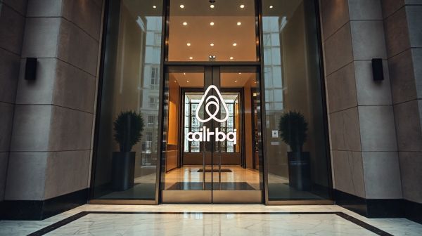 Découvrez comment la conciergerie Airbnb d'Ouikey booste vos pertes